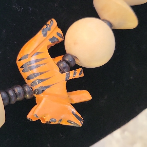 Vintage Wooden Tiger Necklace - Picture 5 of 7
